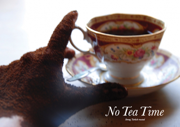 'No tea-time' spread in 'GIST' / independent (photo)graphic Zine